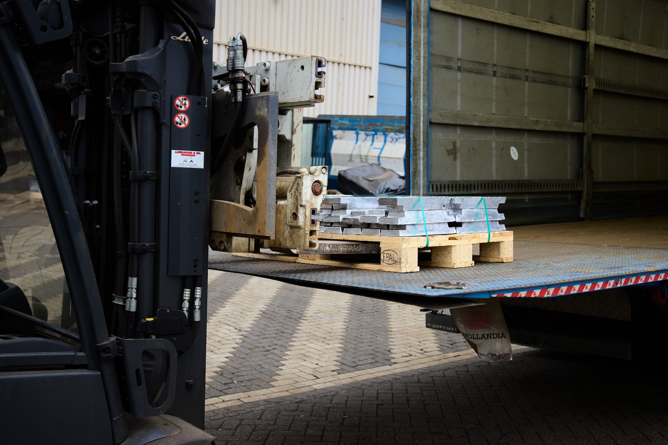 uitladen vrachtwagen